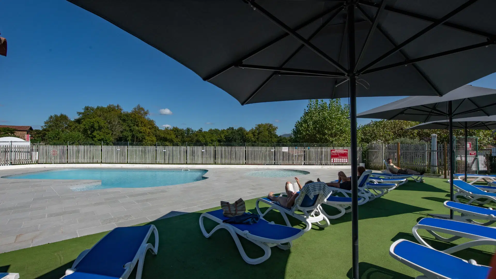 camping la petite rhune avec piscine au pays basque