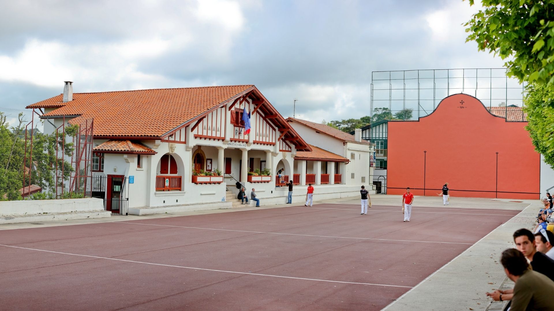 traditions basque camping la petite rhune