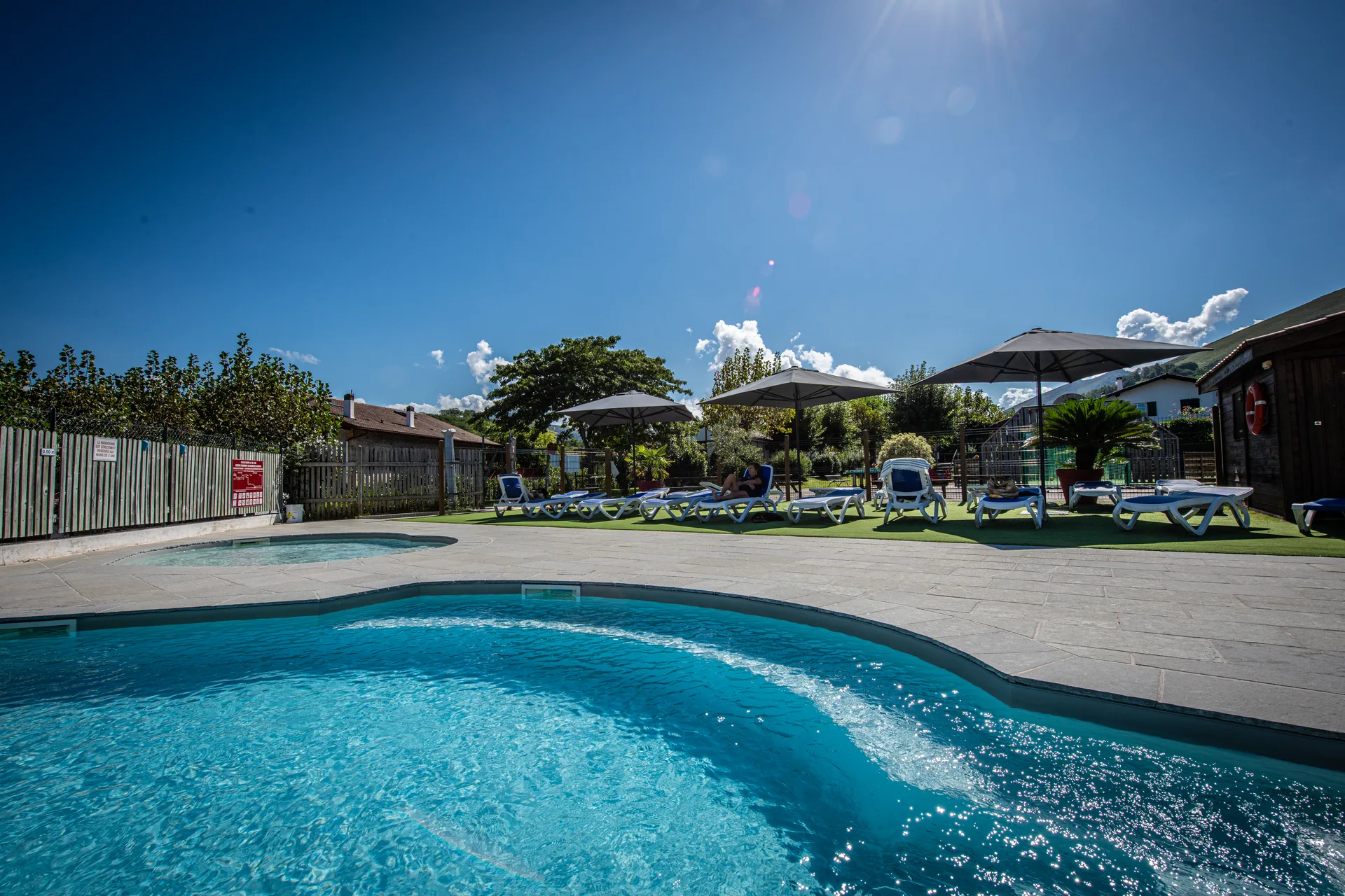 piscine au camping la petite rhune sare
